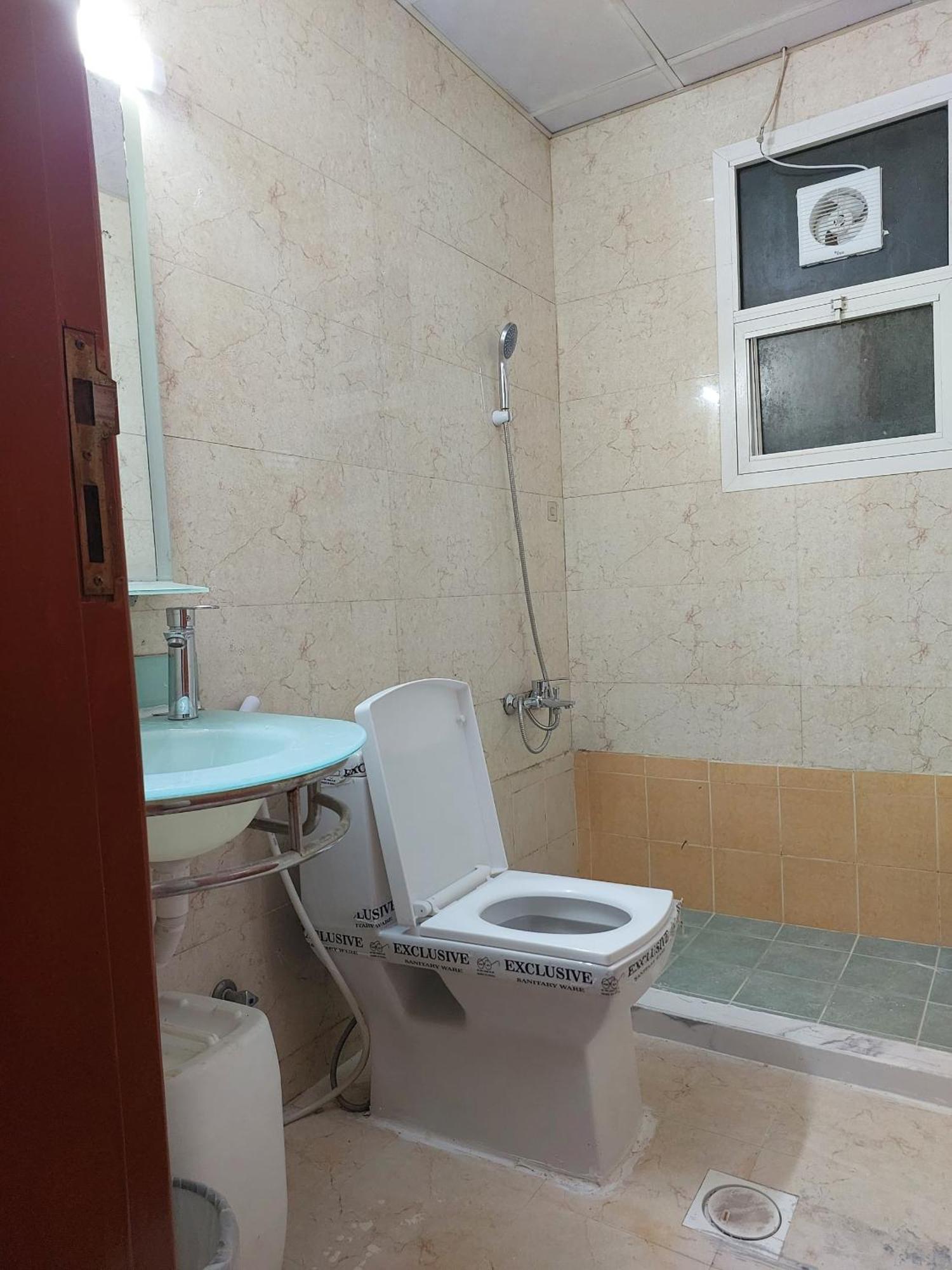 Benitah Capsule Hostel, Family And Partitions Appartamento Dubai
