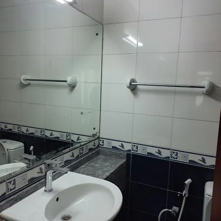 Benitah Capsule Hostel, Family Rooms And Partitions Dubai Exterior photo