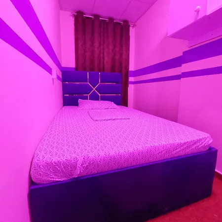 Benitah Capsule Hostel, Family Rooms And Partitions Dubai Exterior photo