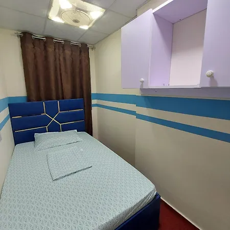 Benitah Capsule Hostel, Family Rooms And Partitions Dubai Exterior photo