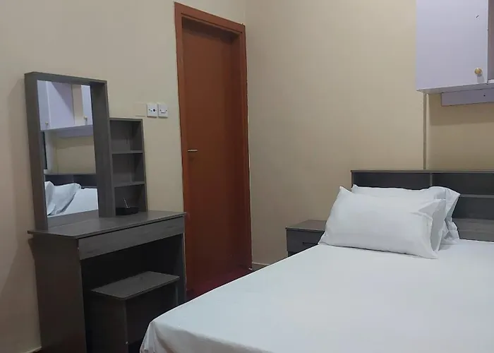Benitah Capsule Hostel, Family Rooms And Partitions