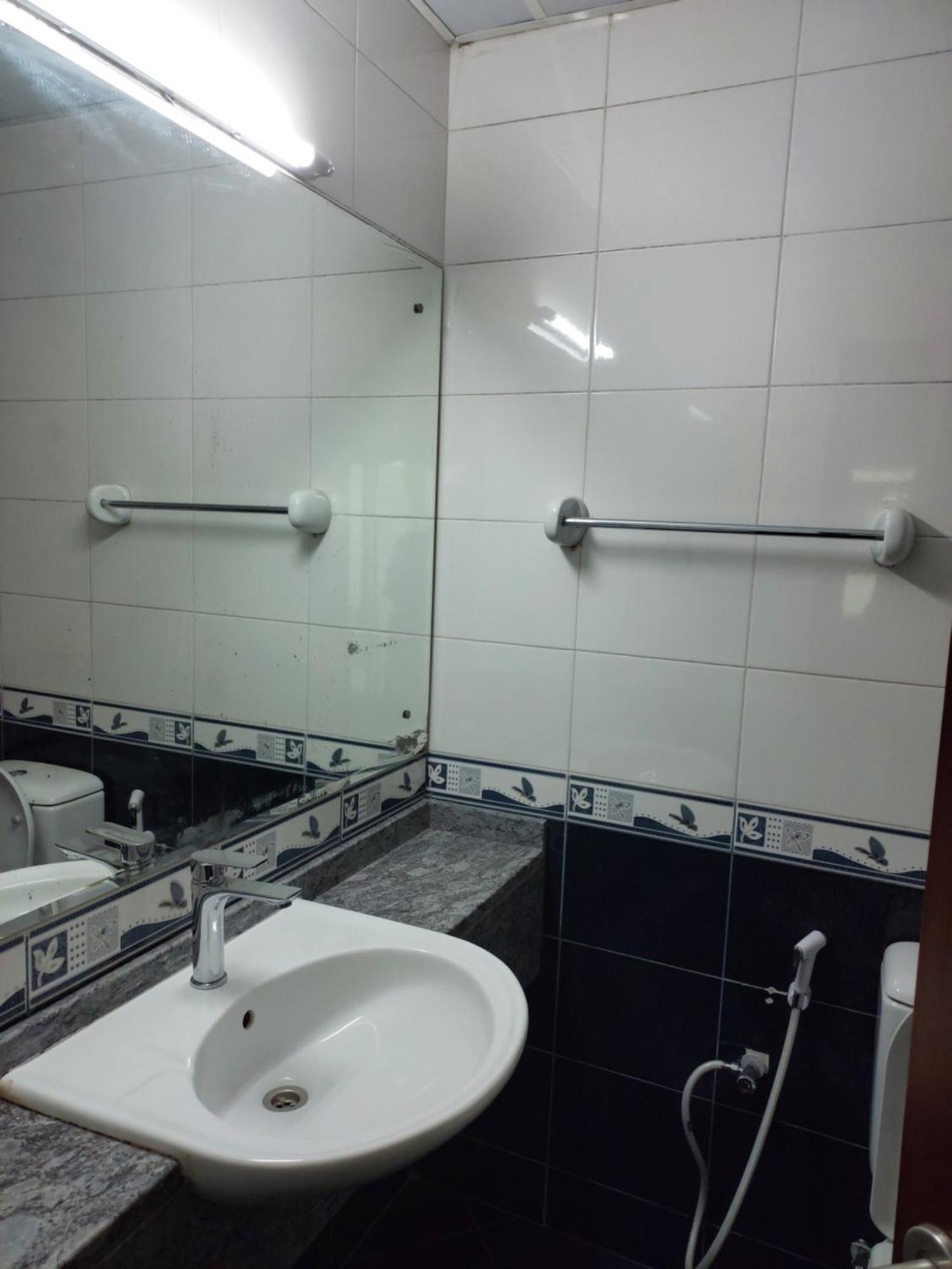 Benitah Capsule Hostel, Family And Partitions