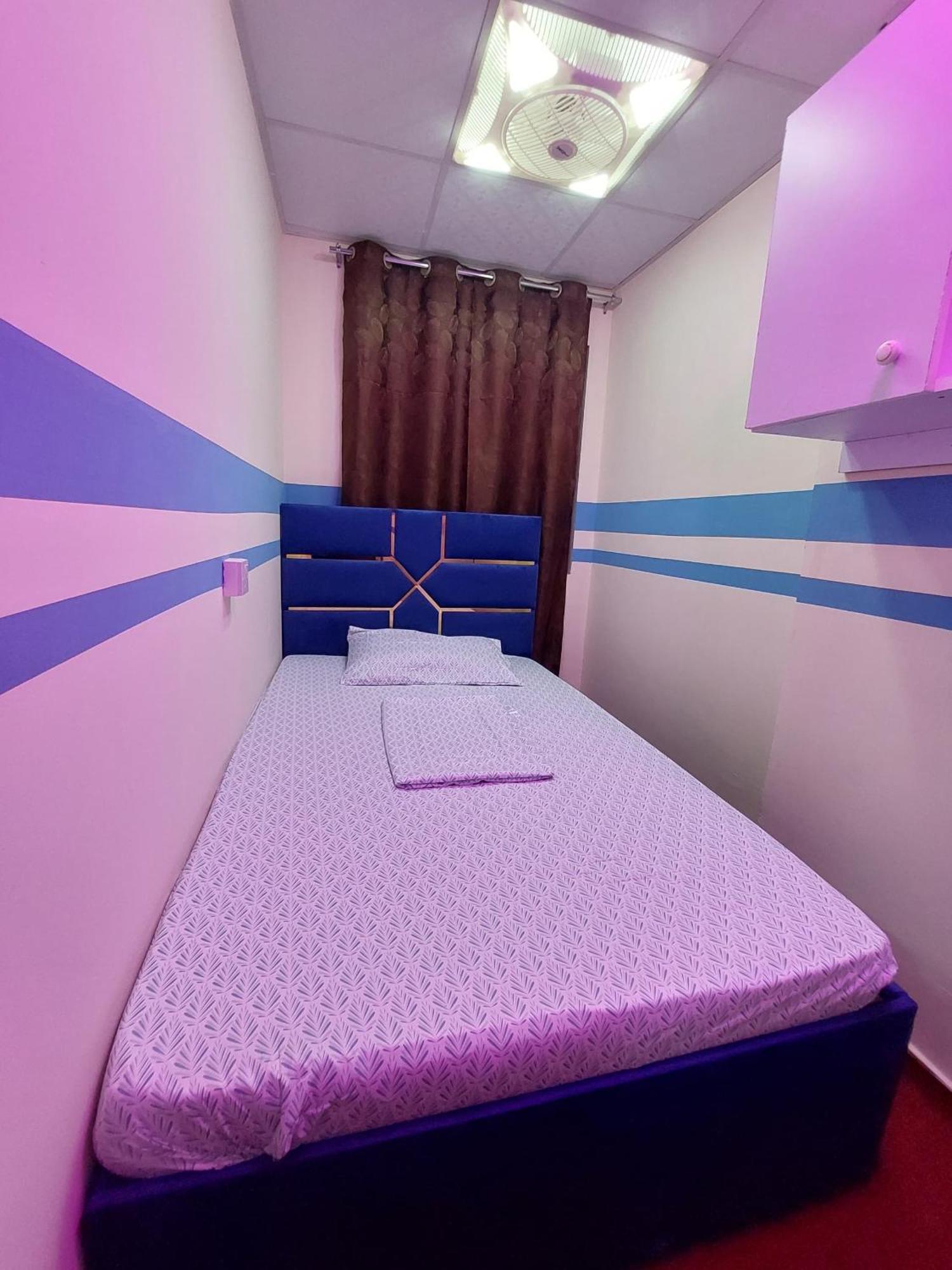 Benitah Capsule Hostel, Family And Partitions *