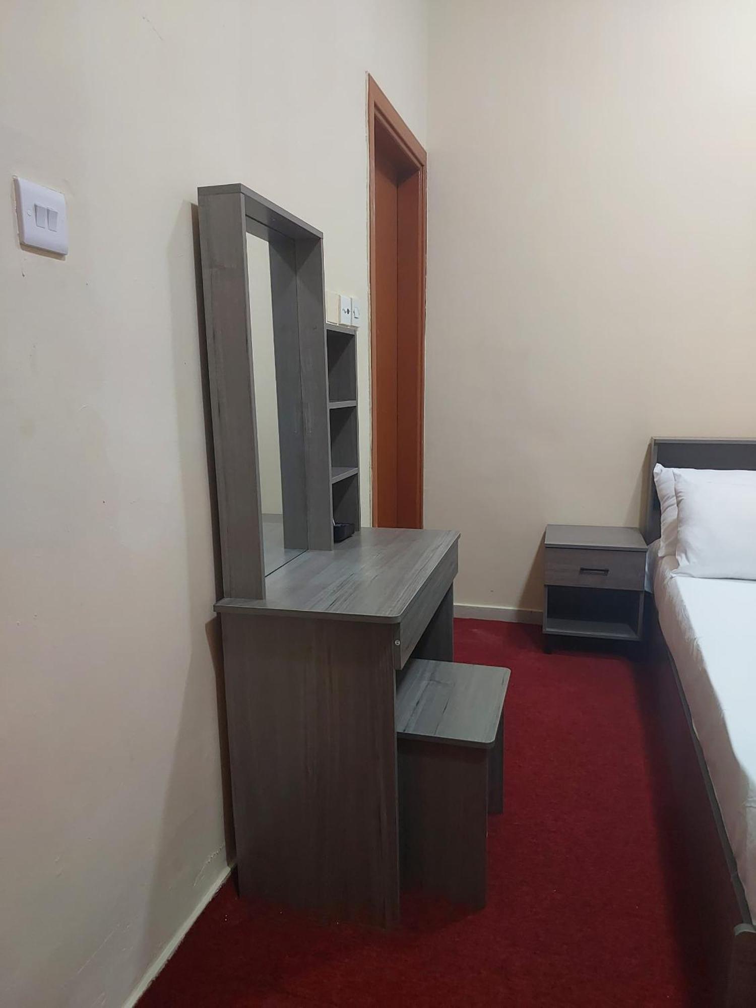 Benitah Capsule Hostel, Family And Partitions Apartment
