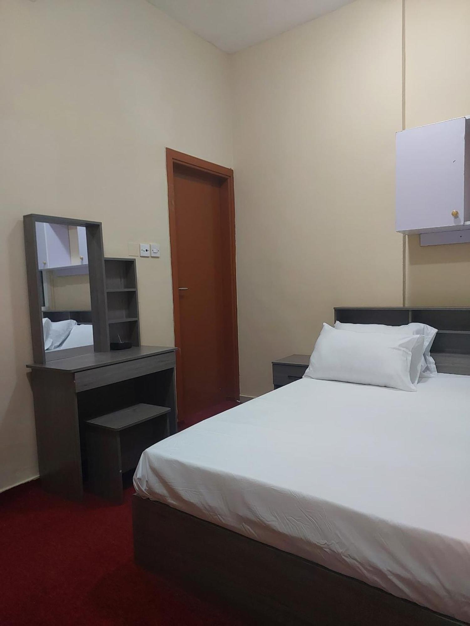 Benitah Capsule Hostel, Family And Partitions Apartment
