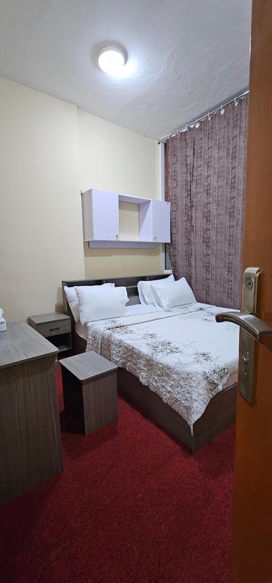 Benitah Capsule Hostel, Family And Partitions