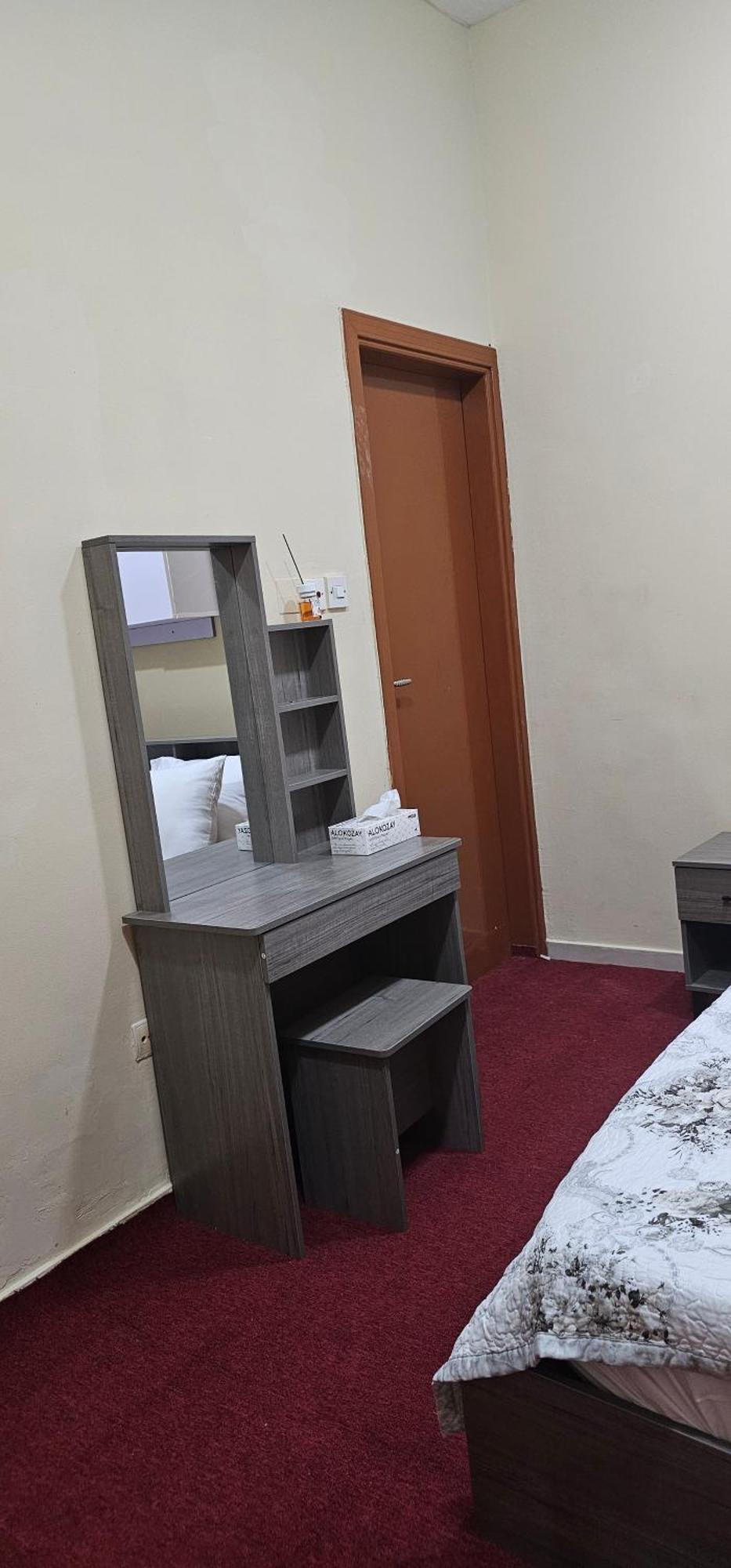 Benitah Capsule Hostel, Family And Partitions *