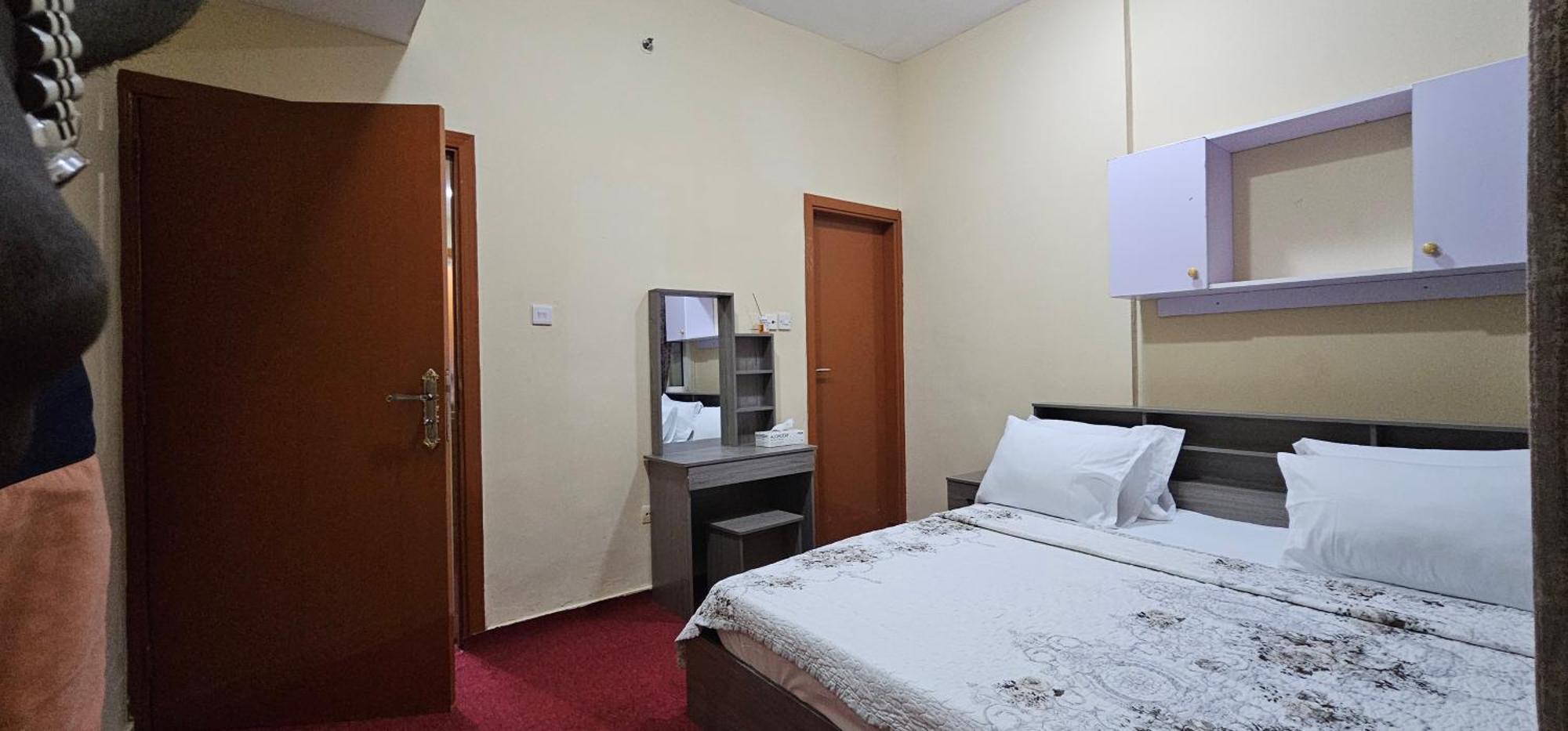Benitah Capsule Hostel, Family And Partitions